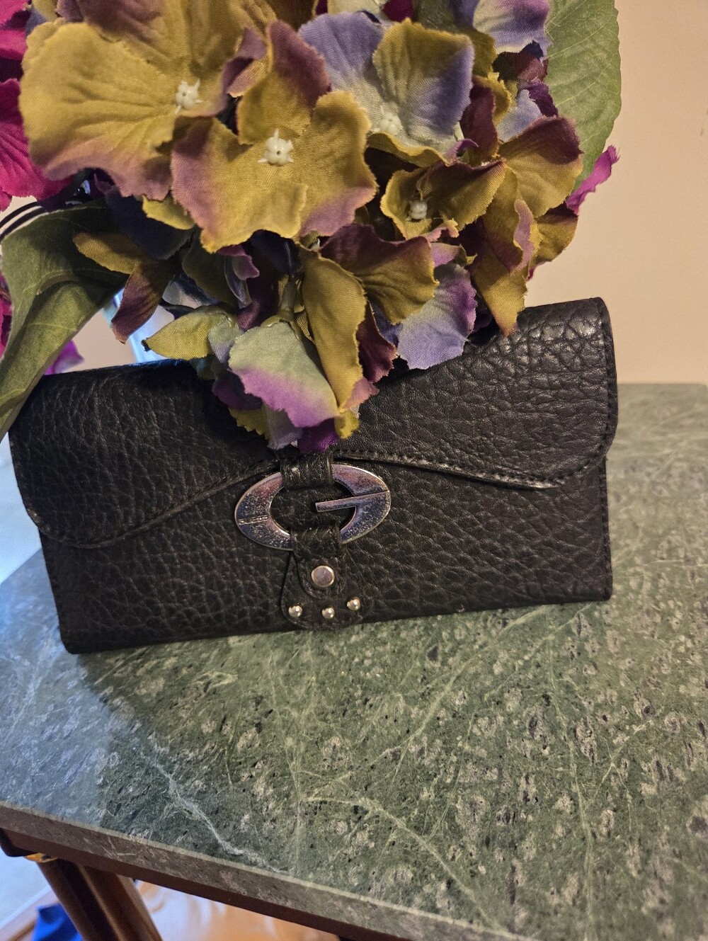 Guess Black Leather Women's Clutch Wallet with Silver Hardware Good